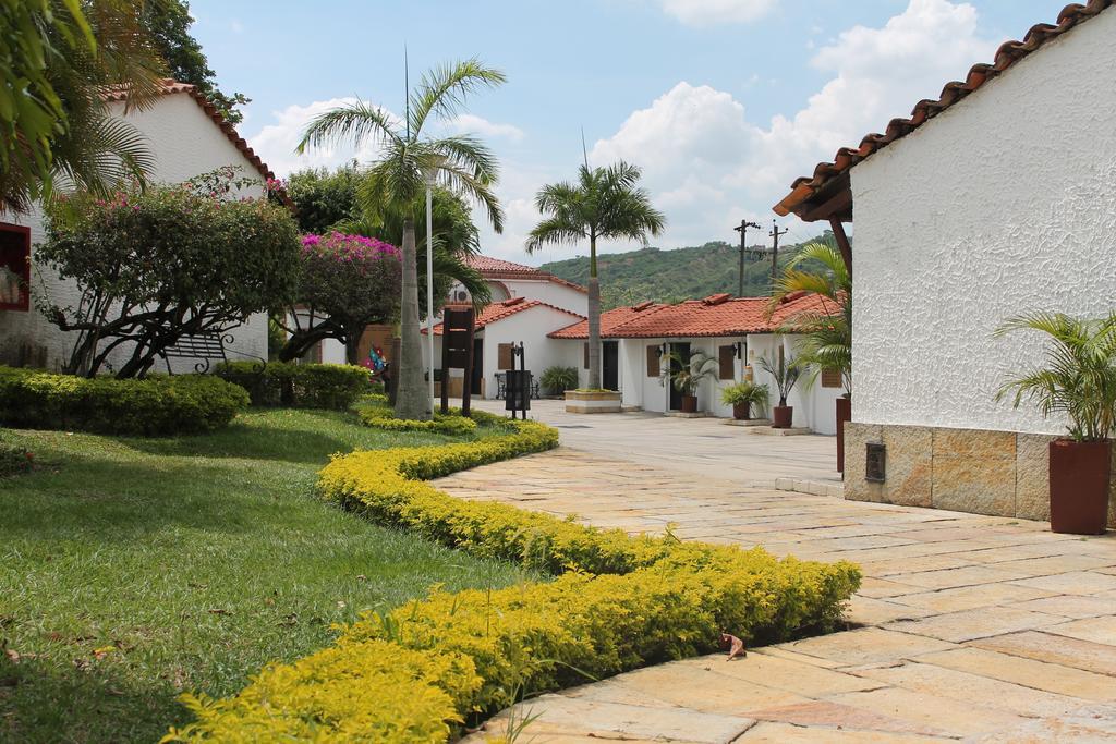 Hotel San Juan Internacional Girón Esterno foto