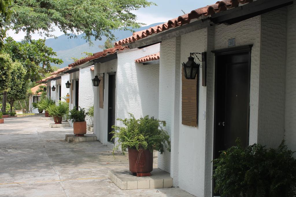 Hotel San Juan Internacional Girón Esterno foto